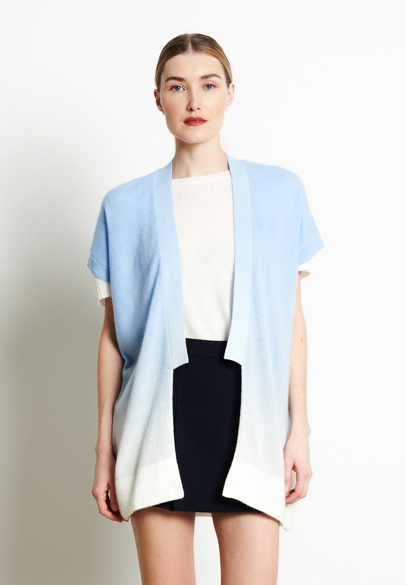 Gilet à manches courtes femme en cachemire déjaugé tye & dye blanc écru & bleu ciel - AVA 11A